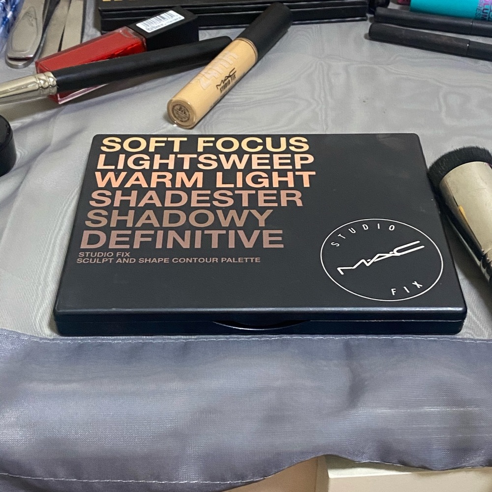 Mac STUDIO FIX SCULPT AND SHAPE CONTOUR PA…